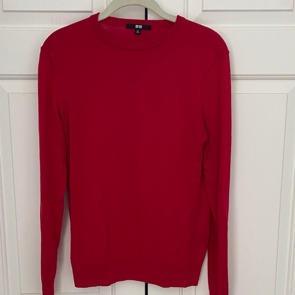 Uniqlo Women’s Bright Red Crewneck Sweater 100% lightweight wool